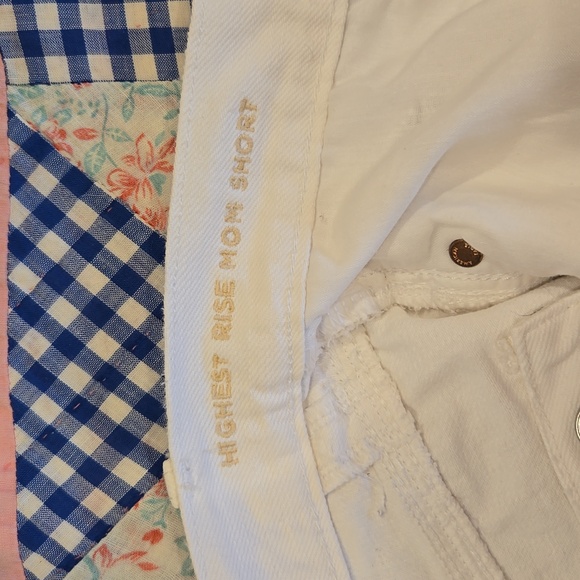 American Eagle White High Rise Denim Mom Short | Size 8 - Picture 7 of 8